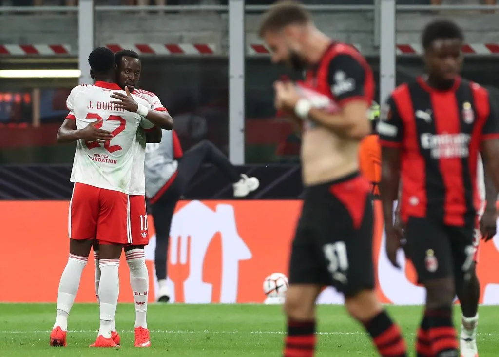 Benfica bate o Milan na Liga Europa e chega a oito vitórias seguidas