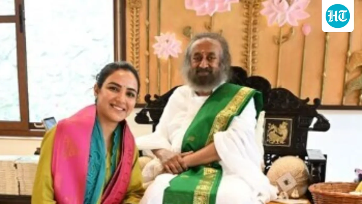 Jasmin Bhasin meets Sri Sri Ravi Shankar, says she had conflicts in her mind: ‘Didn’t feel the need to explain anything’