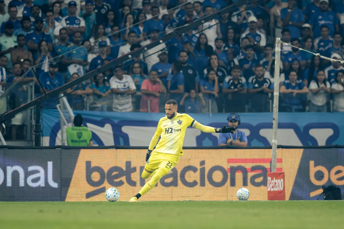 Atlético-MG confirma retorno de Victor Hugo e lesão de Everson
