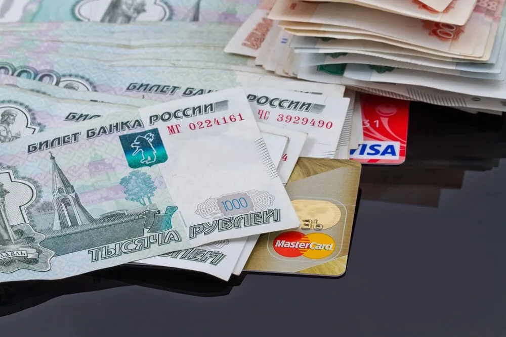 Os russos estão a tirar o dinheiro dos bancos como nunca antes