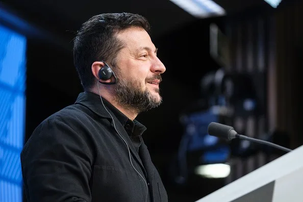 A reação de Zelensky ao ser perguntado se é usado por Trump como ‘bode expiatório’