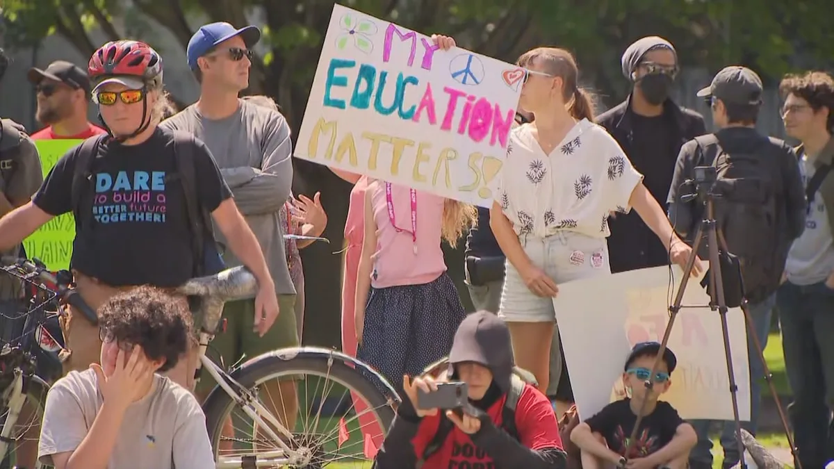 What stalled negotiations between Ontario and teachers' unions mean for back to school