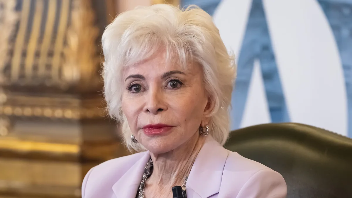 Recordamos la historia de Isabel Allende en la que se refugió Ana Obregón tras la muerte de su hijo