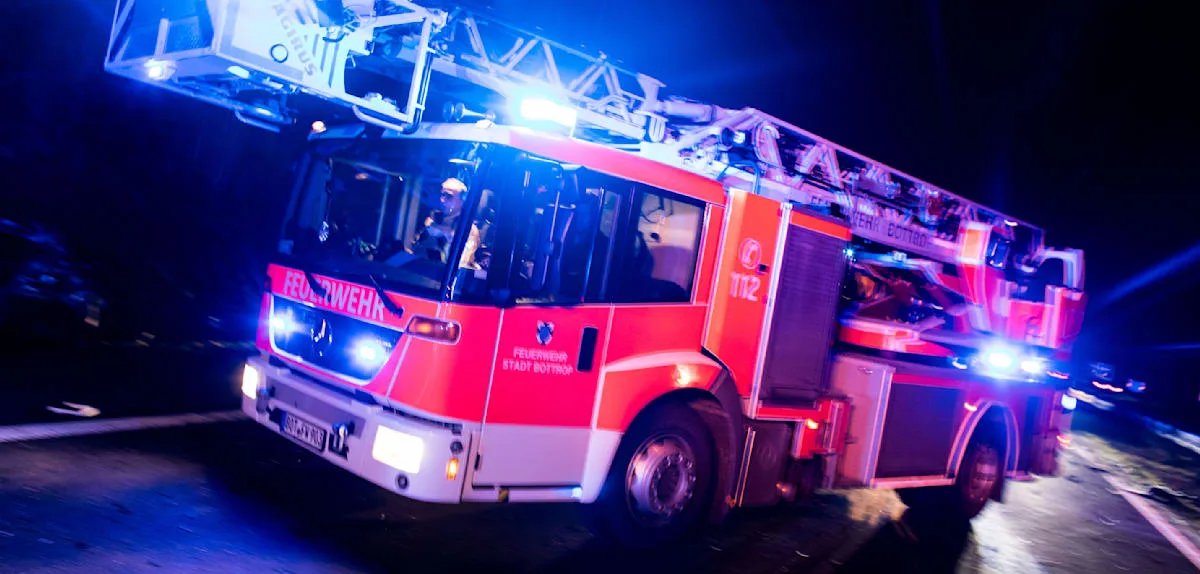 Feuerwehr eilt zu Hausbrand in Bochum – und findet drei Tote in einer Wohnung