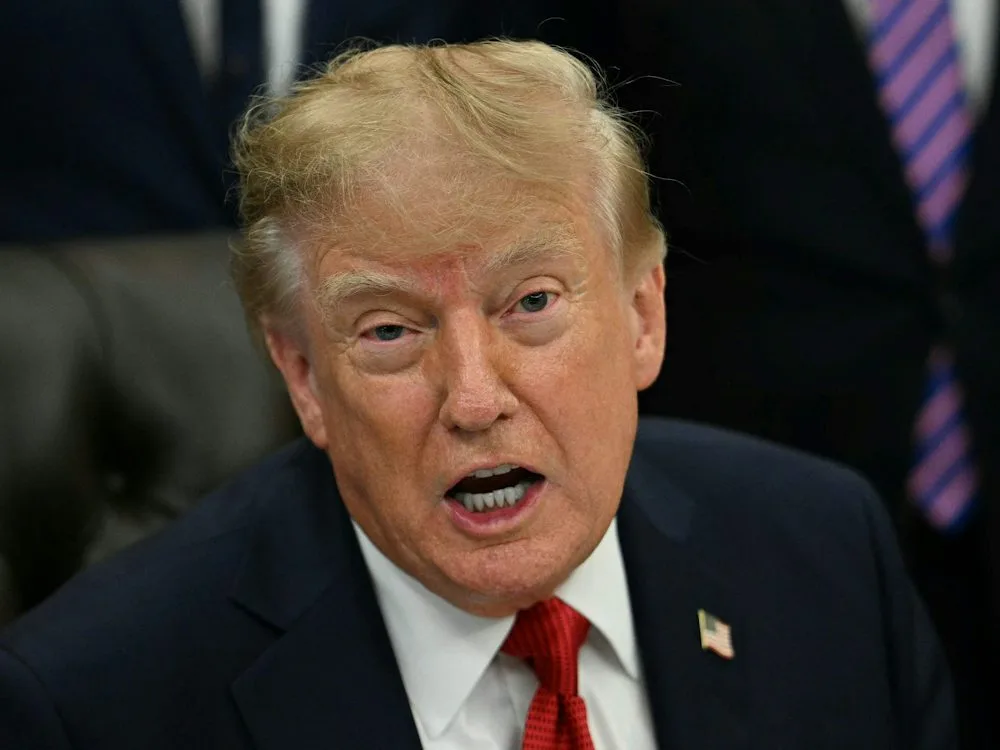 USA-Newsblog: Foto zeigt Trump mit Abrissplänen des Kennedy-Centers