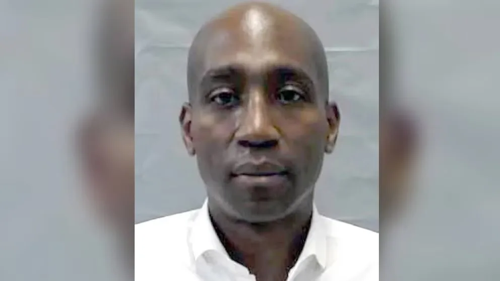 FBI busca a hombre acusado de estafar 100 millones de dólares mediante un esquema Ponzi