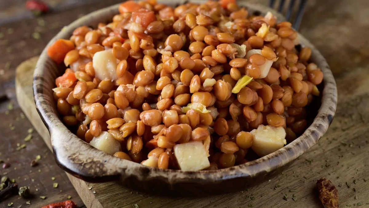Los nutricionistas recomiendan: "Las lentejas más ricas del otoño no llevan chorizo, se hacen con 1 lata de sardinas y manzana"