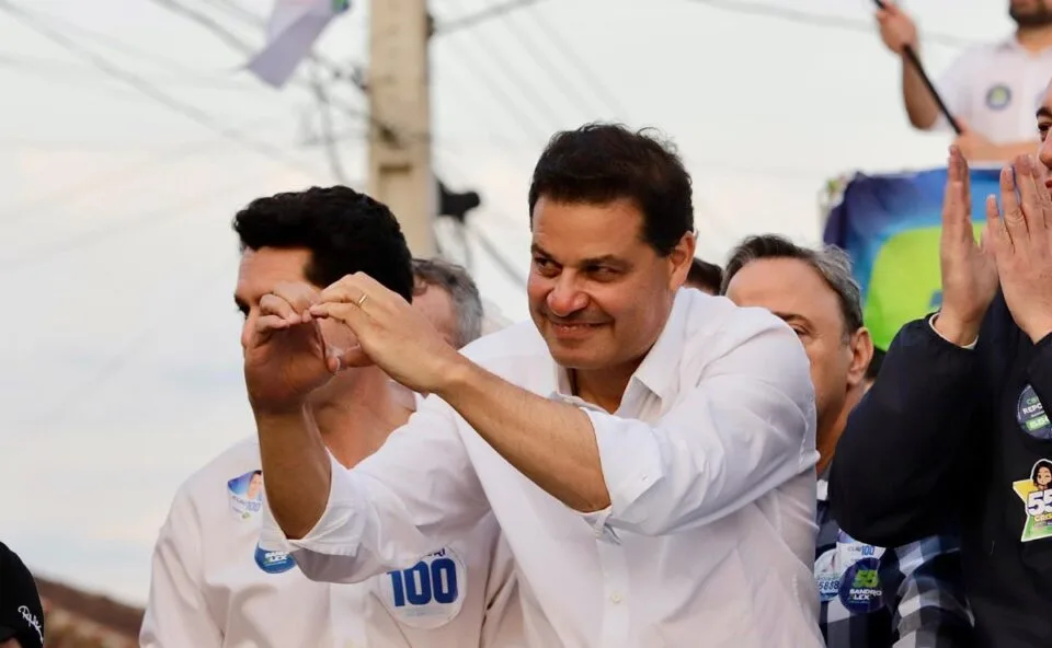 Secretários de Curitiba tiram férias para reforçar campanha de Sandro Alex e Alexandre Curi
