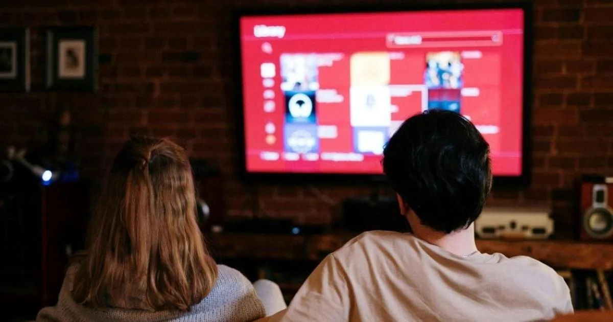 Pagamos por el streaming para escapar de los anuncios y ahora cada vez hay más: qué está pasando con las plataformas