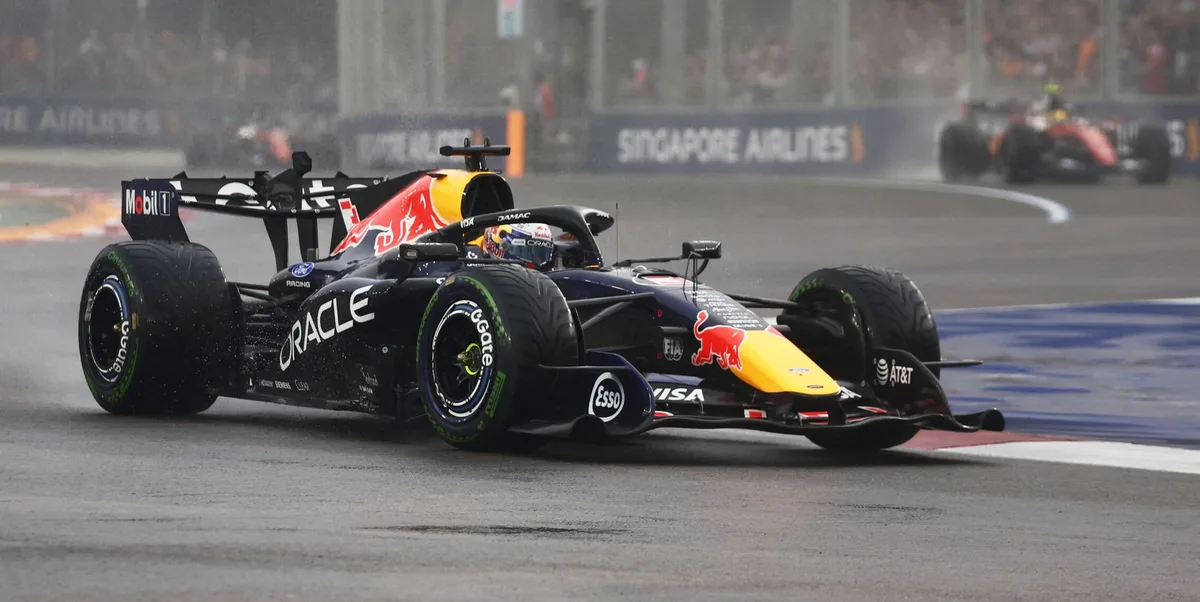 Verstappen vuelve a ser el rey del caos y se hace con una nueva victoria en la última esprint del Mundial
