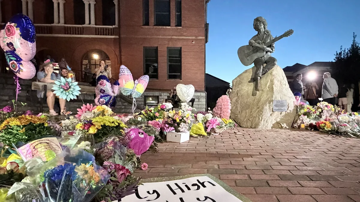Trauer um Dolly Parton: Flaggen in USA auf halbmast – Trump spricht von einem „wahren Verlust für Millionen“