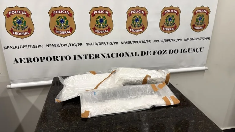 Mulher é presa com 1,1 kg de cocaína escondida sob a roupa em aeroporto do Paraná