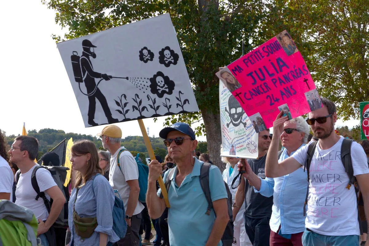 « Plus dangereux que la loi Duplomb » : l’Omnibus sur les pesticides fédère contre lui ONG, médecins et mutuelles
