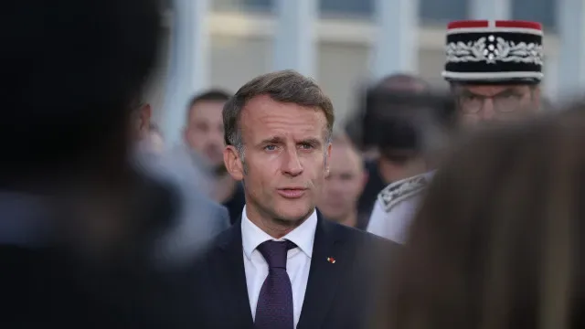 Macron garante que França vai unir-se "contra quem semeia o caos"