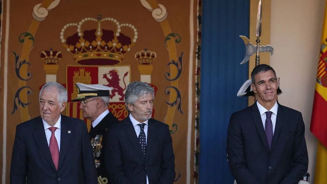 Pedro Sánchez vaiado na Festa Nacional de Espanha em plena pré-campanha eleitoral