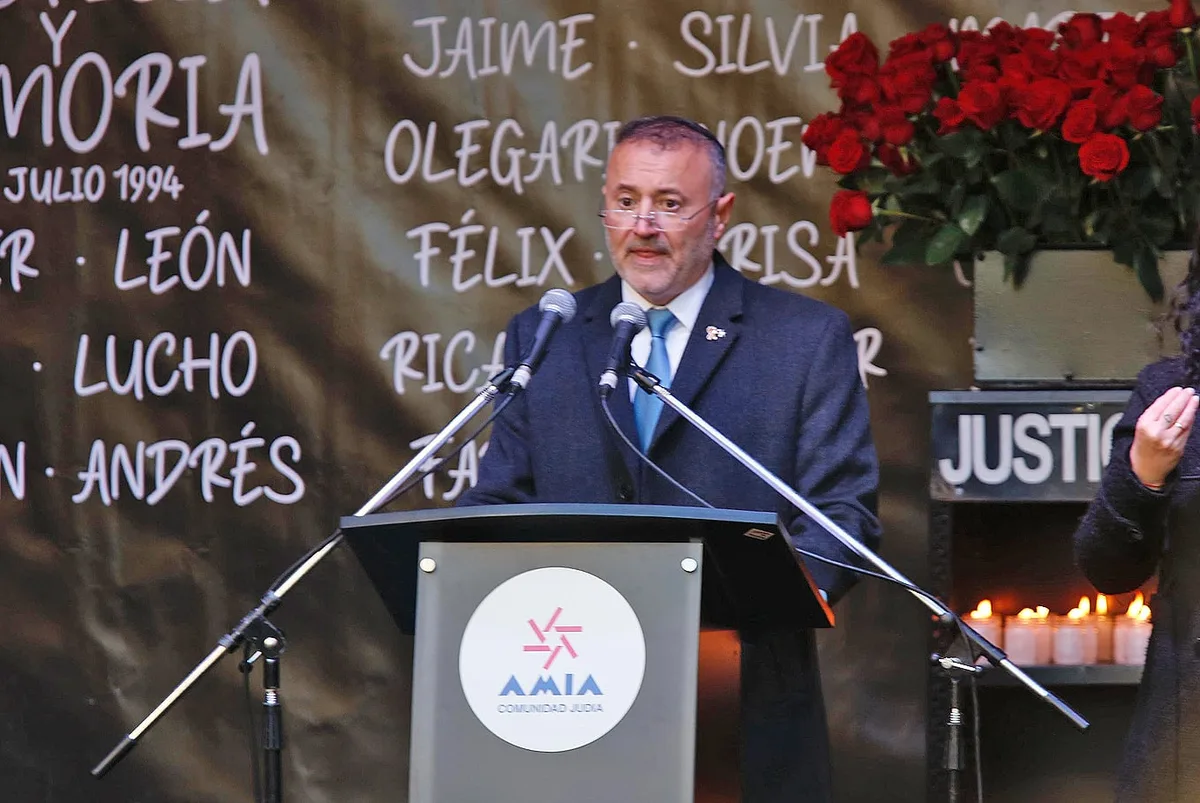 La defensa de los iraníes prófugos por la AMIA no se opuso al juico en ausencia, pero reclama garantías