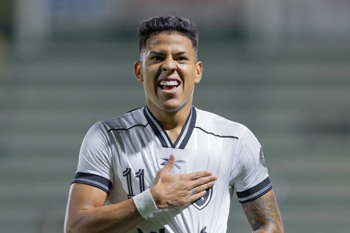 Botafogo encaminha venda de Matheus Martins para o Dínamo Moscou; veja valores