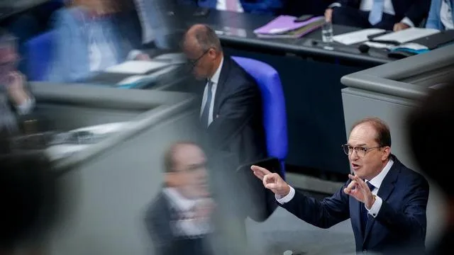 Geheimdienstreform: Bundestag berät über mehr Befugnisse für die Geheimdienste