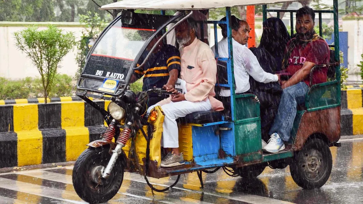 Delhi government proposes cap of 2.5 lakh e-rickshaws in city