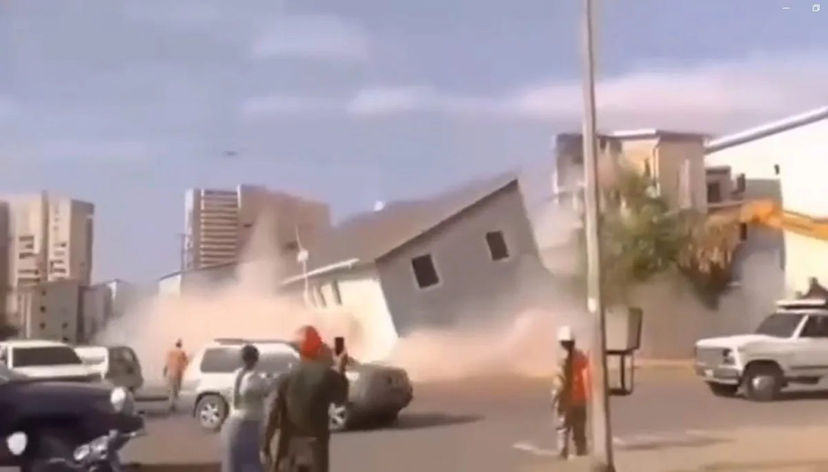 Impactante VIDEO muestra la negligencia chavista en la demolición de edificaciones en Playa Grande