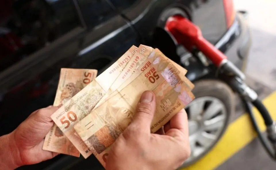 Governo Federal zera imposto sobre gasolina e amplia subsídios a etanol e diesel