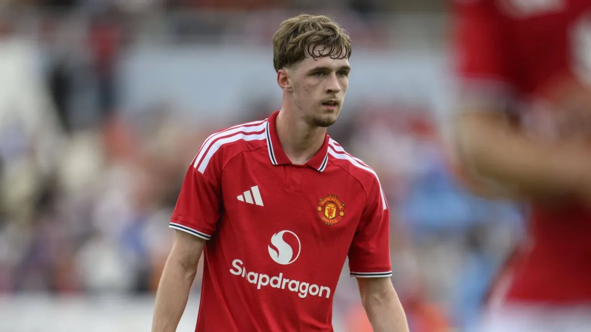 ‘Nepobaby’ do Manchester United mostra potencial, mas entrega gol contra o Leeds
