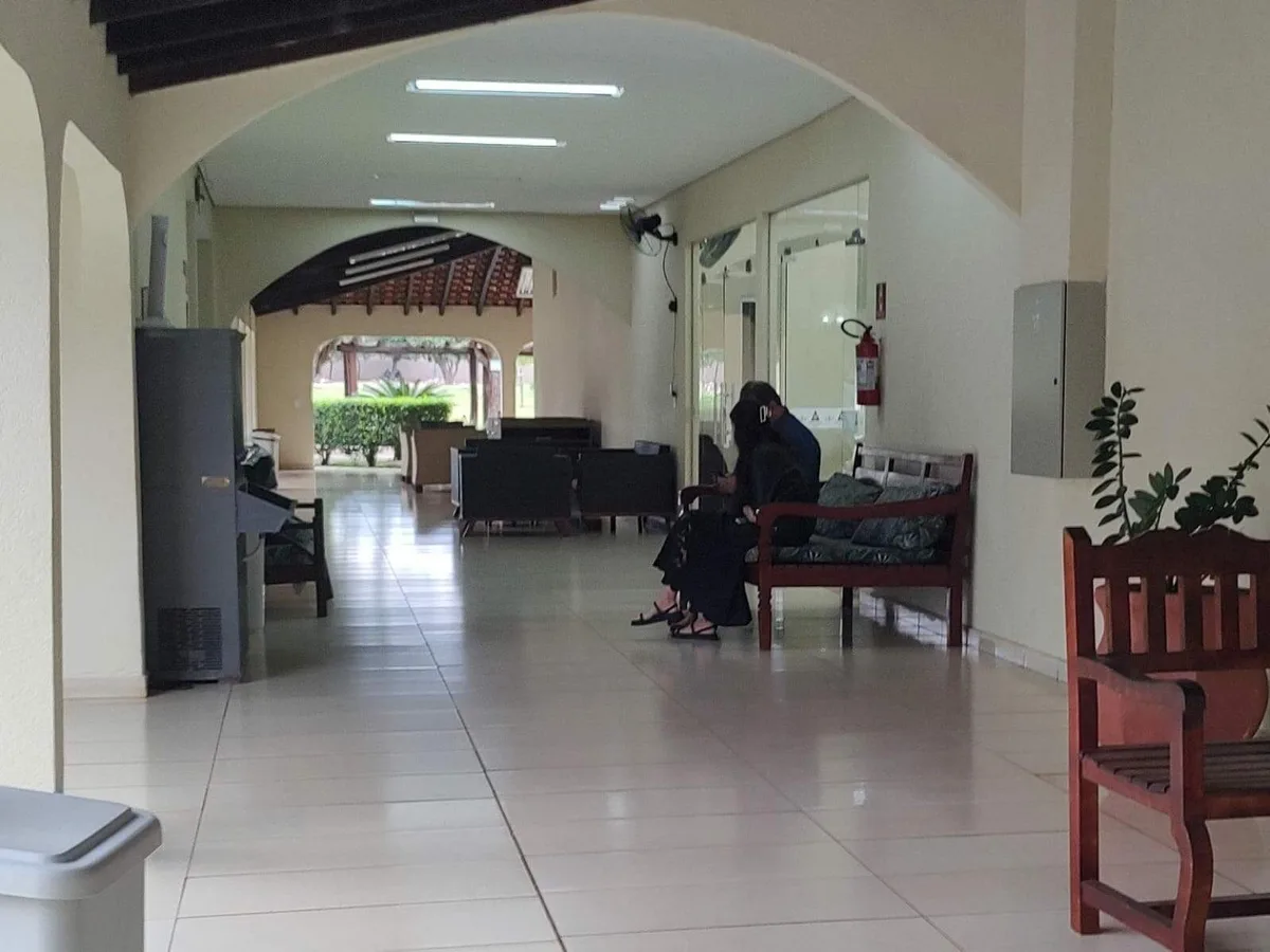 No silêncio do luto, família se despede de jovem atingida por árvore em parque