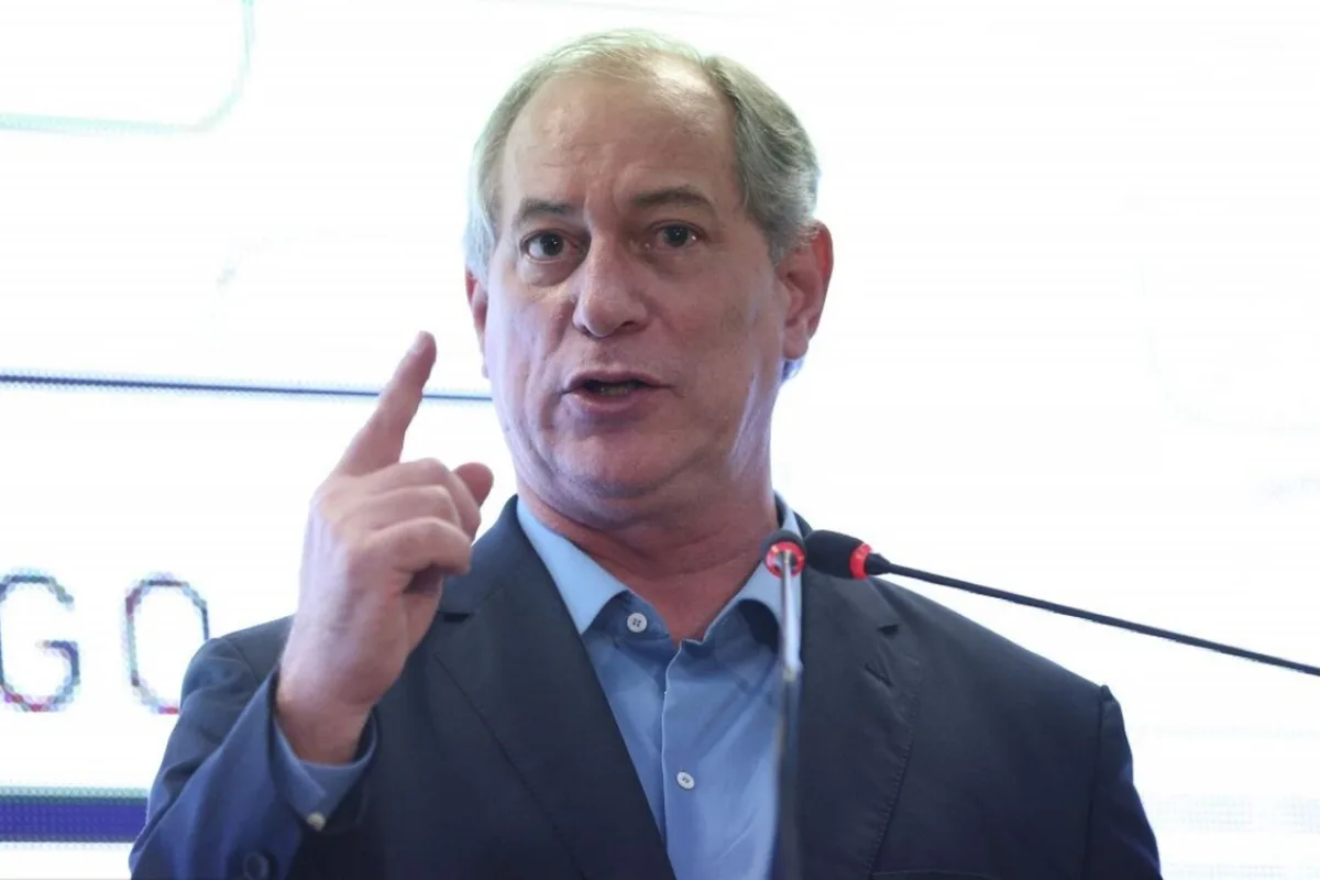 Ciro Gomes diz que recebeu "recado" de Renan Santos e elogia: "Um talento"