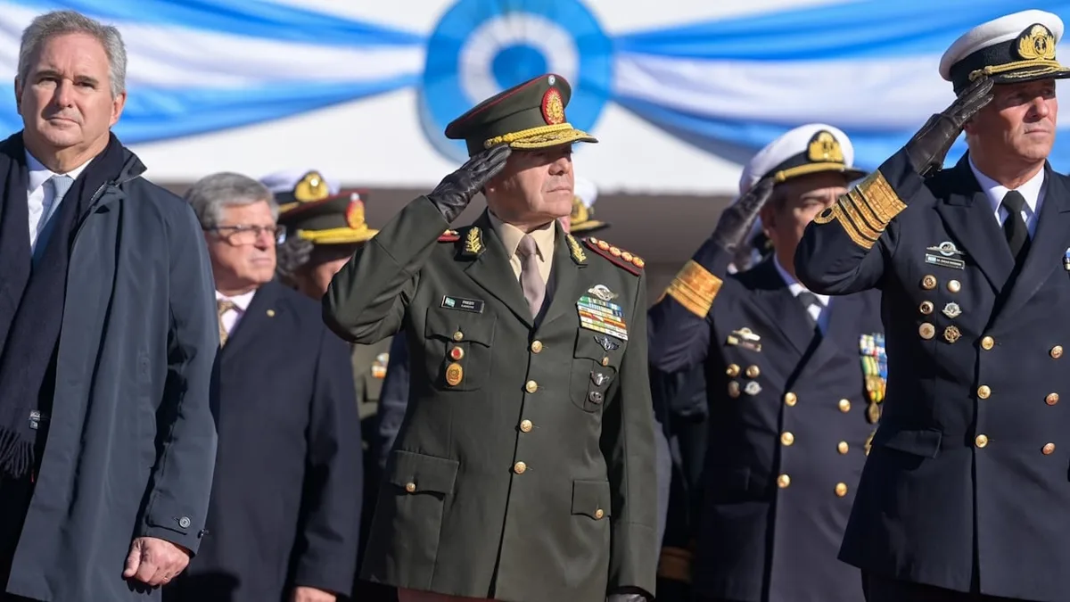 El ministro de Defensa y el canciller llegaron a Ushuaia junto a legisladores de LLA para reactivar la Base Naval Integrada