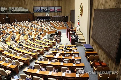 대통령 4년 중·연임 개헌 '반대' 50.9%·'찬성' 46.0%[리얼미터]