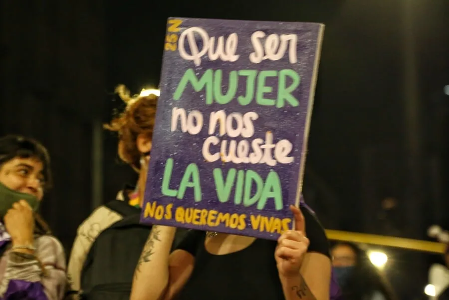 Tentativa de feminicidio quedó fuera de la propuesta presidencial: sobrevivientes alertan por vacíos en la ley