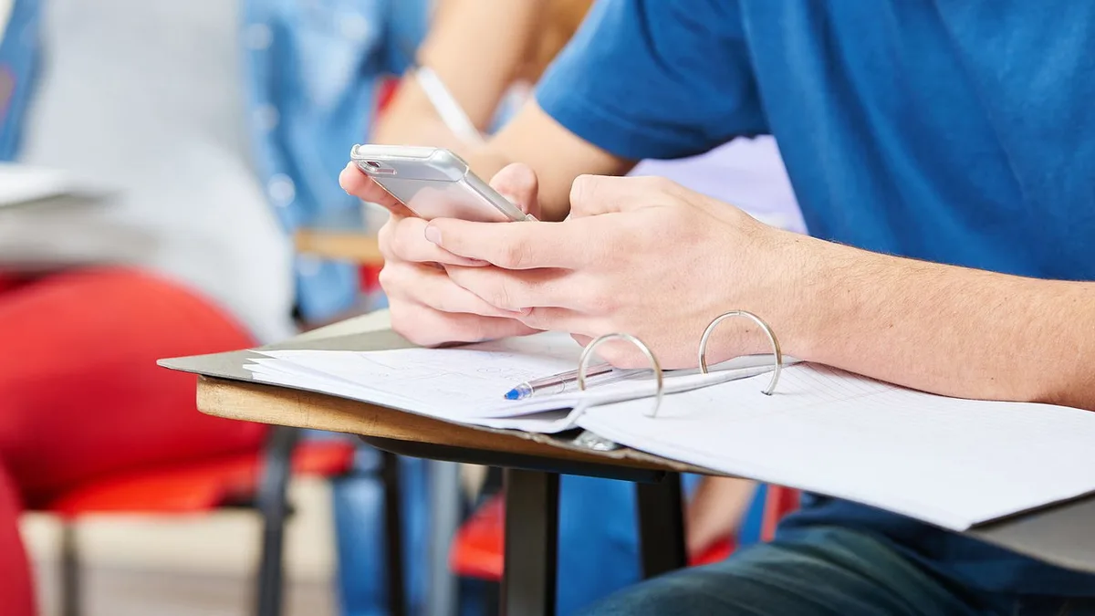 Alunos do Secundário regressam hoje às aulas uma semana mais tarde: o que muda no novo ano letivo