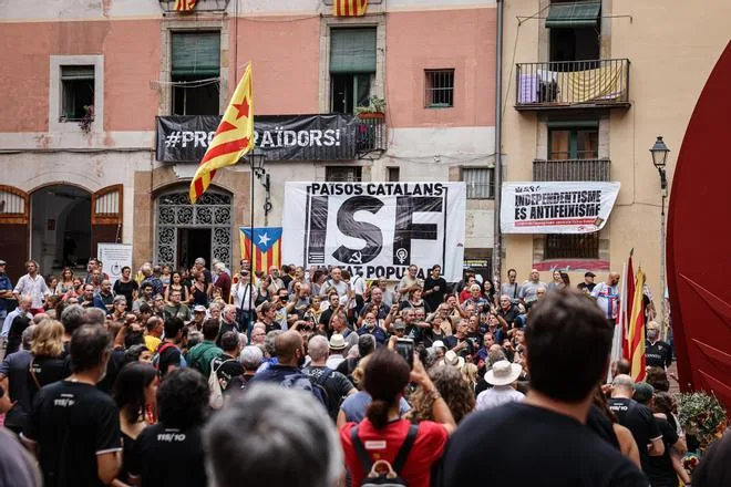 Un histórico de Boixos Nois busca 50 "protectores" de Silvia Orriols para el acto del Fossar de les Moreres