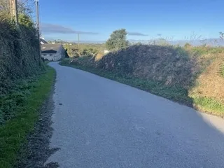 Deux personnes en scooter tuées sous une remorque de tracteur : que s’est-il passé en Bretagne ?