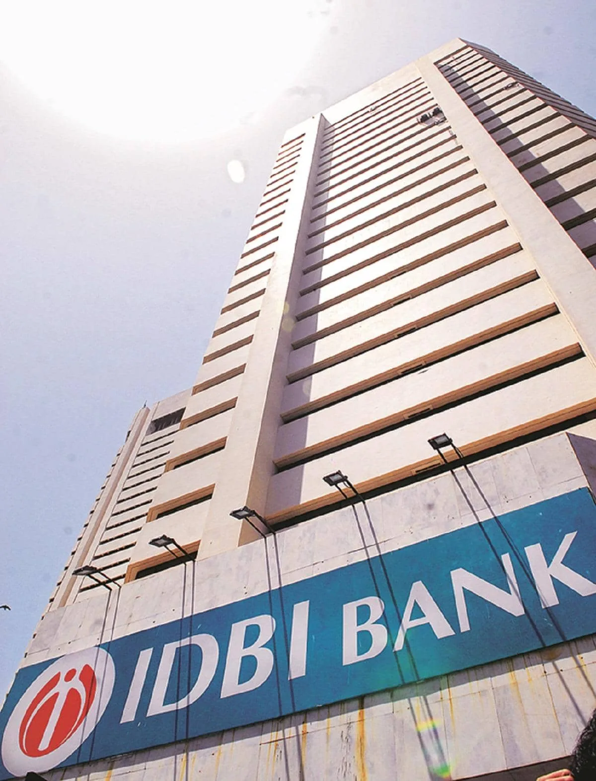 Fairfax ropes in Deepak Parekh, Paresh Sukthankar as advisers to IDBI Bank