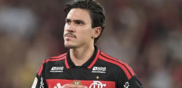 Flamengo vence Bragantino e abre vantagem; Pedro se irrita com substituição