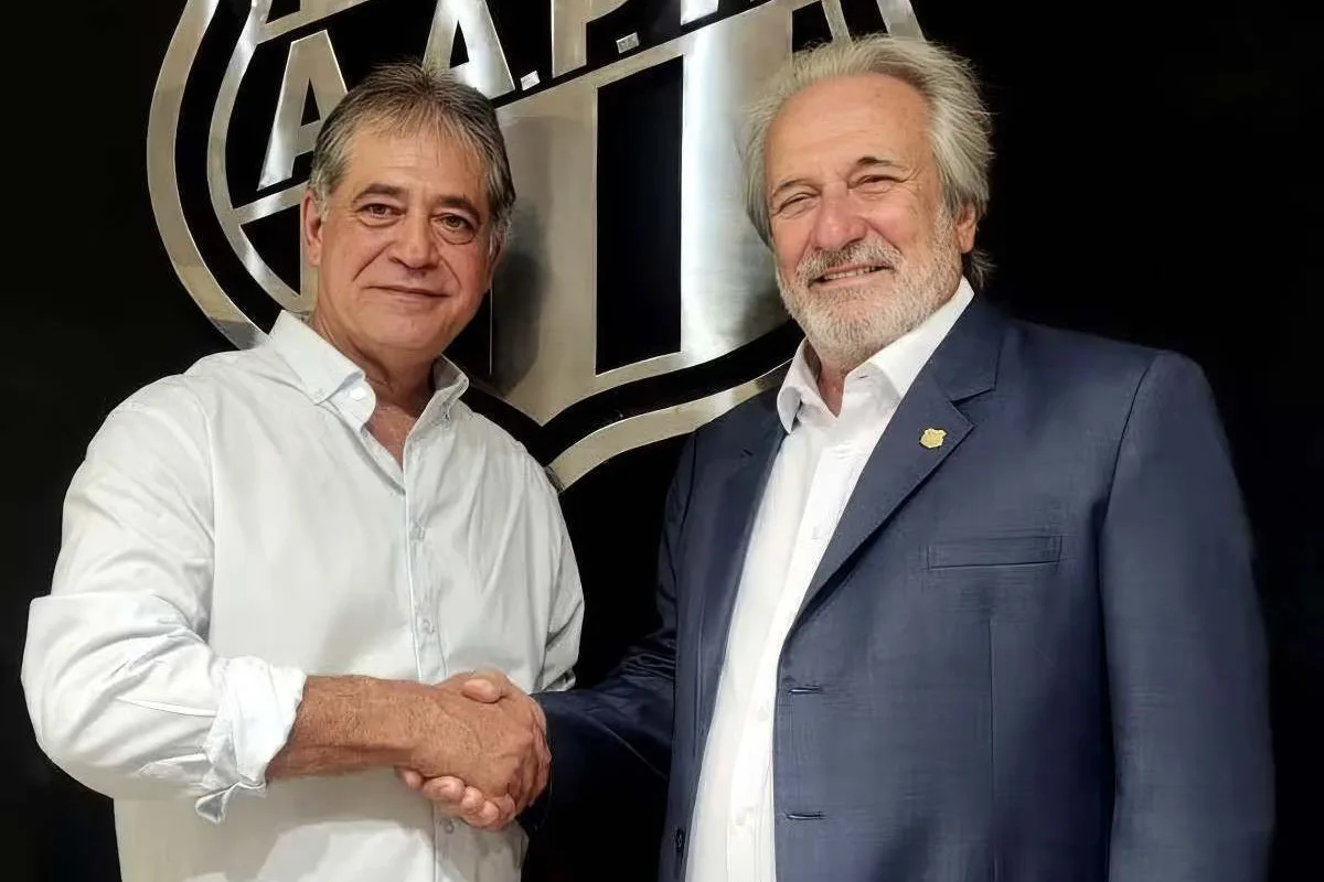 Grupo protocola pedido no Conselho da Ponte para votar cassação de presidente e vice