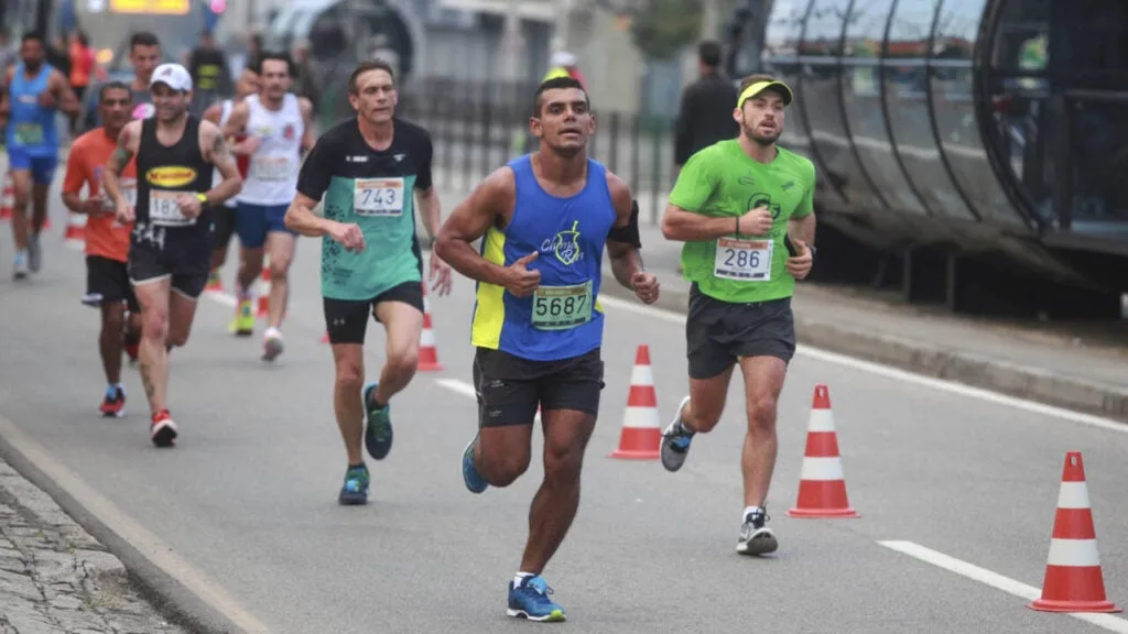 Curitiba tem duas corridas no mesmo dia; uma inteligente e outra ecológica