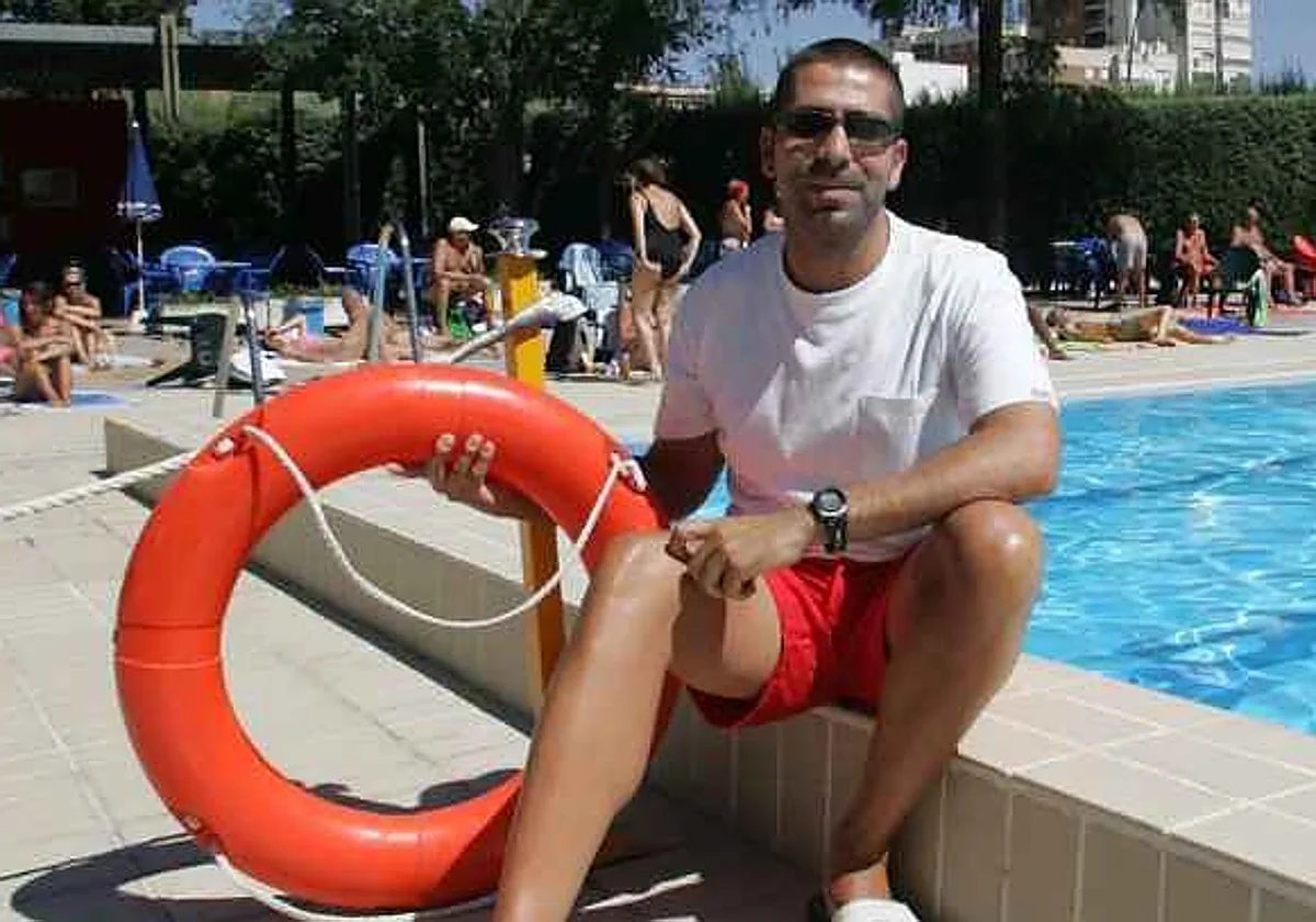 Cuánto dinero cobra un socorrista en España en 2026: sueldo base según su trabajo en piscina y playa este verano