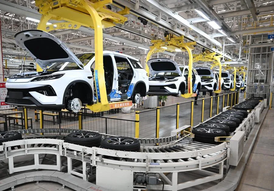 12 milhões de unidades, 61% da nova frota: os recordes dos carros híbridos e elétricos na China