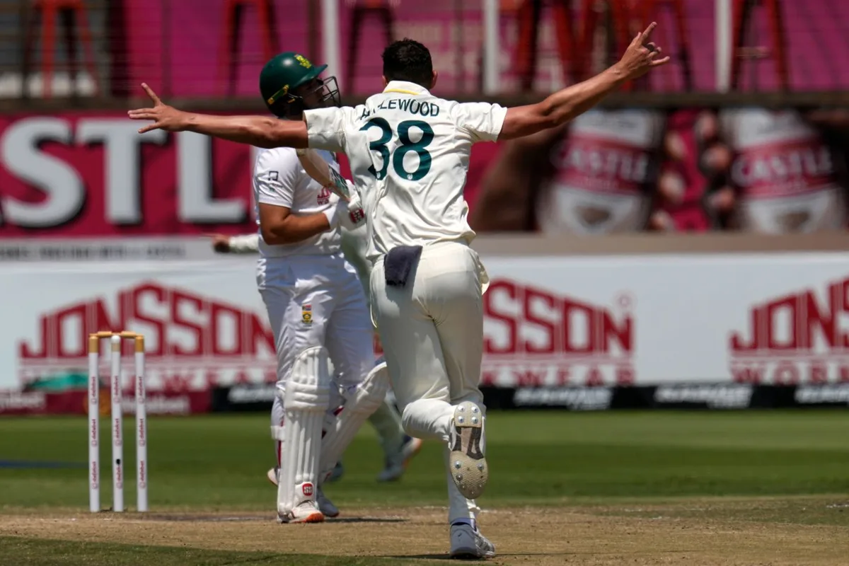 Markram hangs in even as Australia close in on Test win