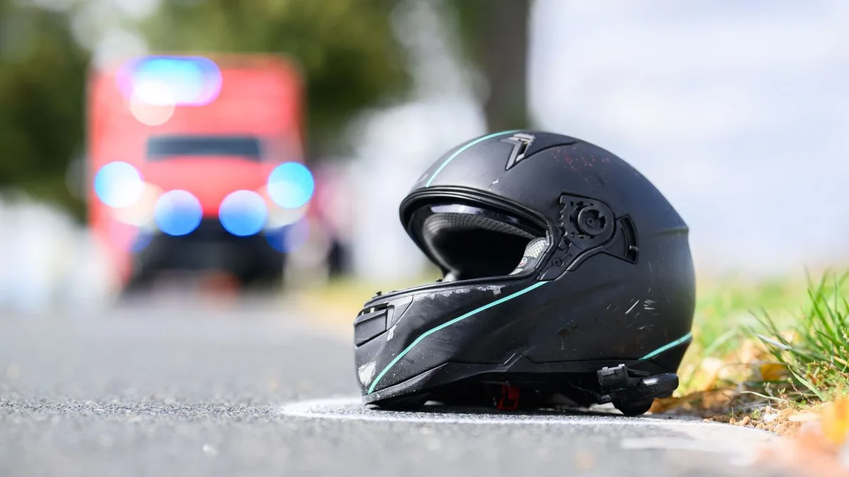 Zu schnell unterwegs: Missglücktes Überholmanöver - Biker außer Lebensgefahr