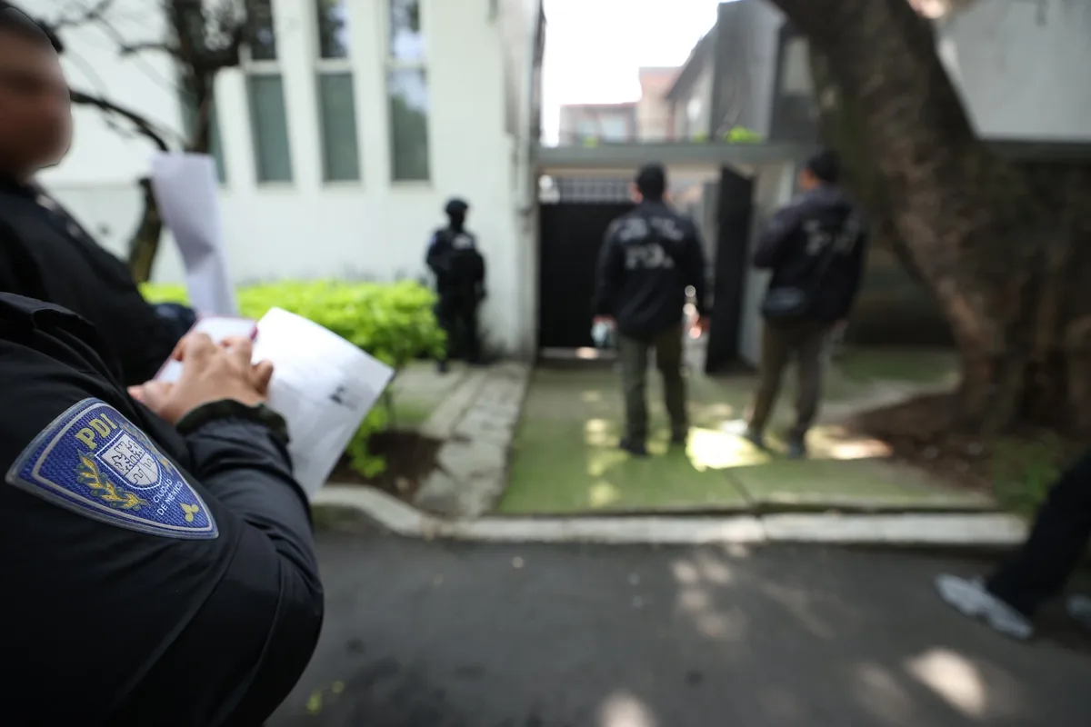 Tras una persecución, detienen a cuatro personas por intentar despojar de su casa a una mujer de 74 años en Tláhuac