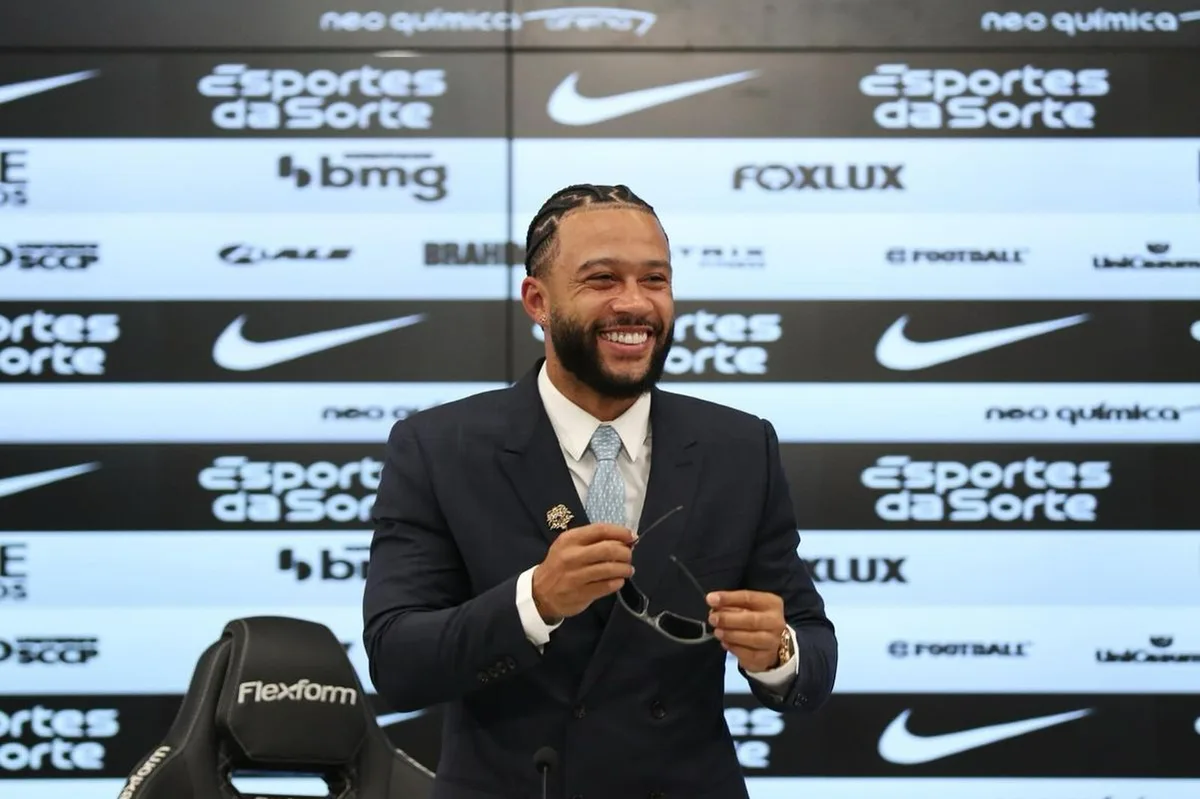 Em reviravolta, Memphis renova com o Corinthians e já deve jogar pela Libertadores