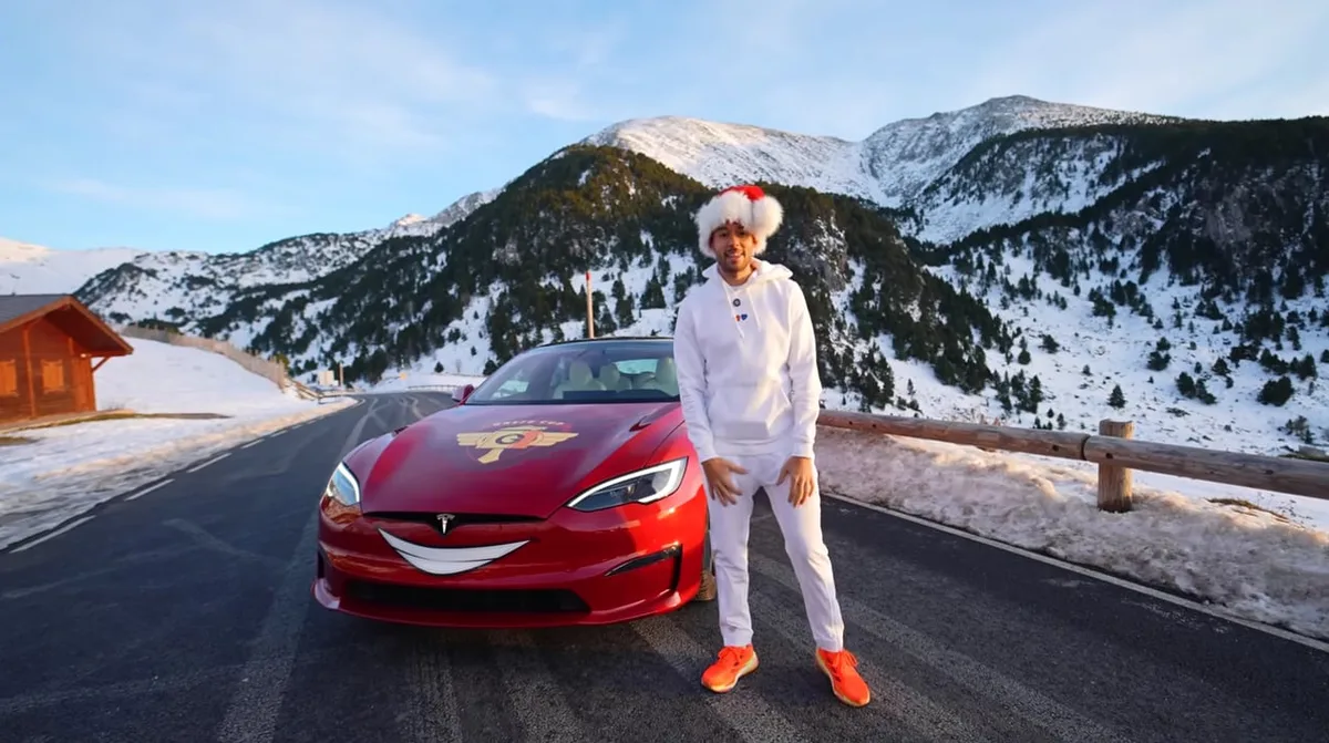 Multa de 750.000 euros por rifar el coche de un ‘youtuber’ español residente en Andorra: no tenían permiso para el sorteo