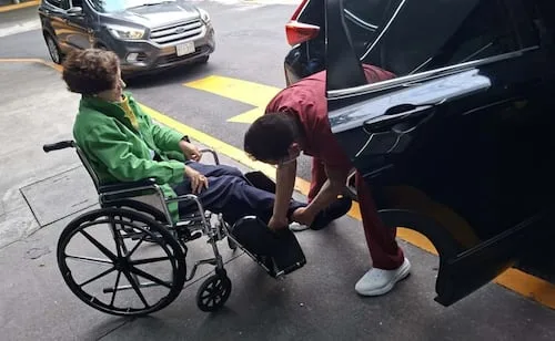 Denise Dresser acusa a Sheinbaum de tergiversar su denuncia por desabasto de medicinas; afirma haber sido objeto de burlas en la mañanera