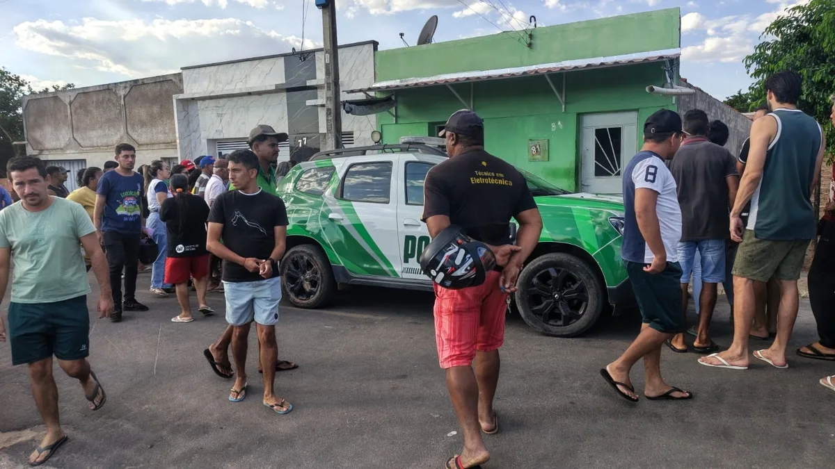 Adolescente em moto morre após colidir contra muro no interior do Ceará