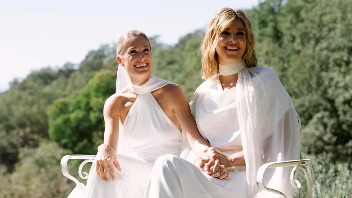 La primera imagen de Sandra Barneda y Pascalle Paerel vestidas de novias tras darse el 'sí, quiero'