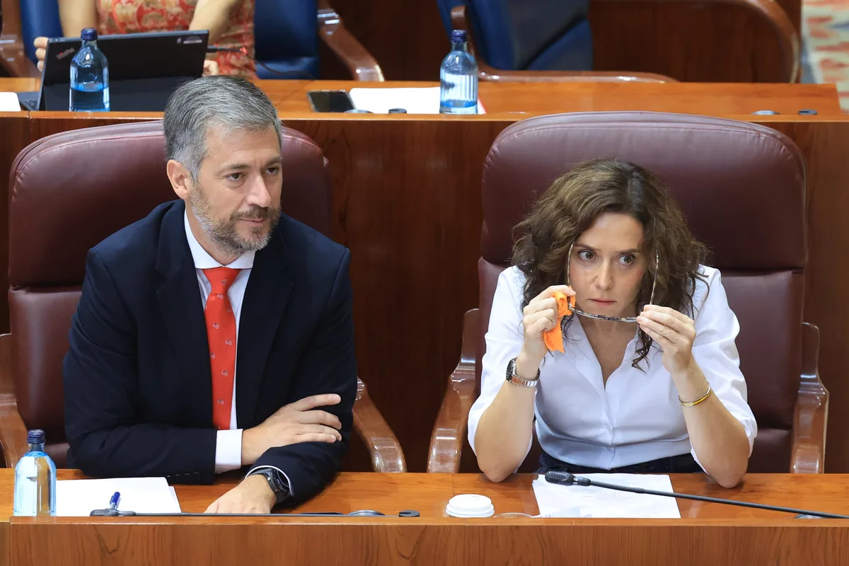 El escudero de Ayuso responsable de la compra del ático contrató en 2009 a dedo y sin control interno al despacho de Montoro