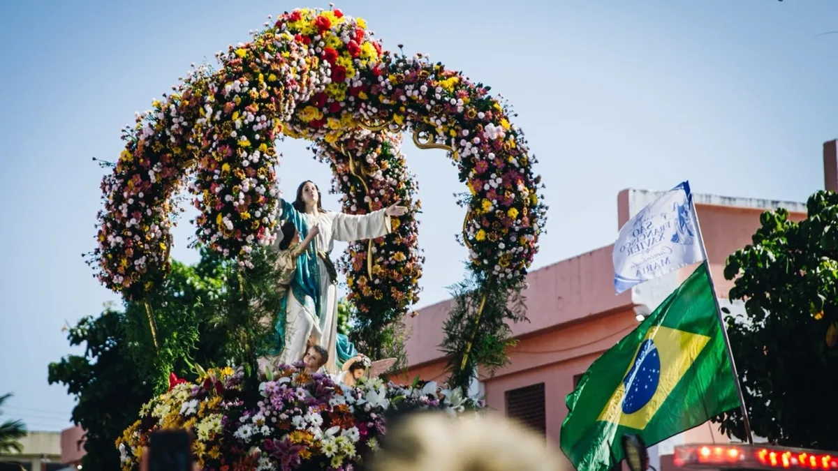 Caminhada com Maria reúne milhares de fiéis em Fortaleza; veja imagens